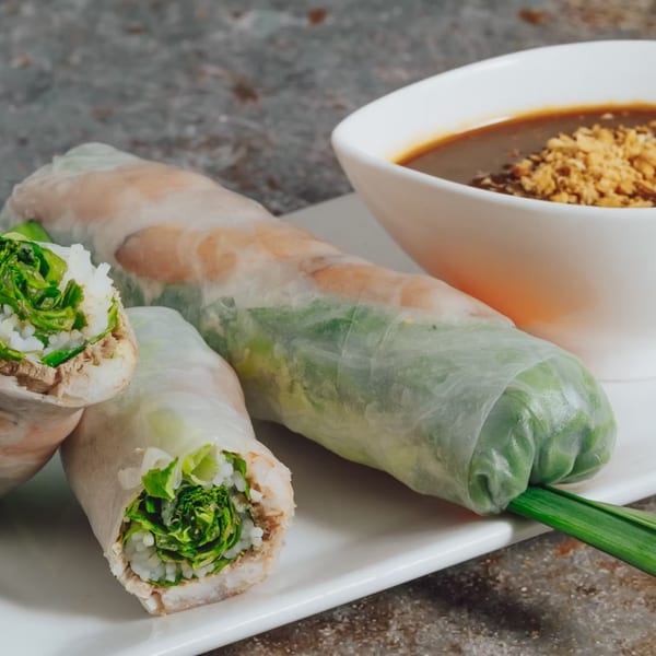 Fresh Vietnamese spring rolls with shrimp, pork, rice noodles, and greens, served with peanut dipping sauce.